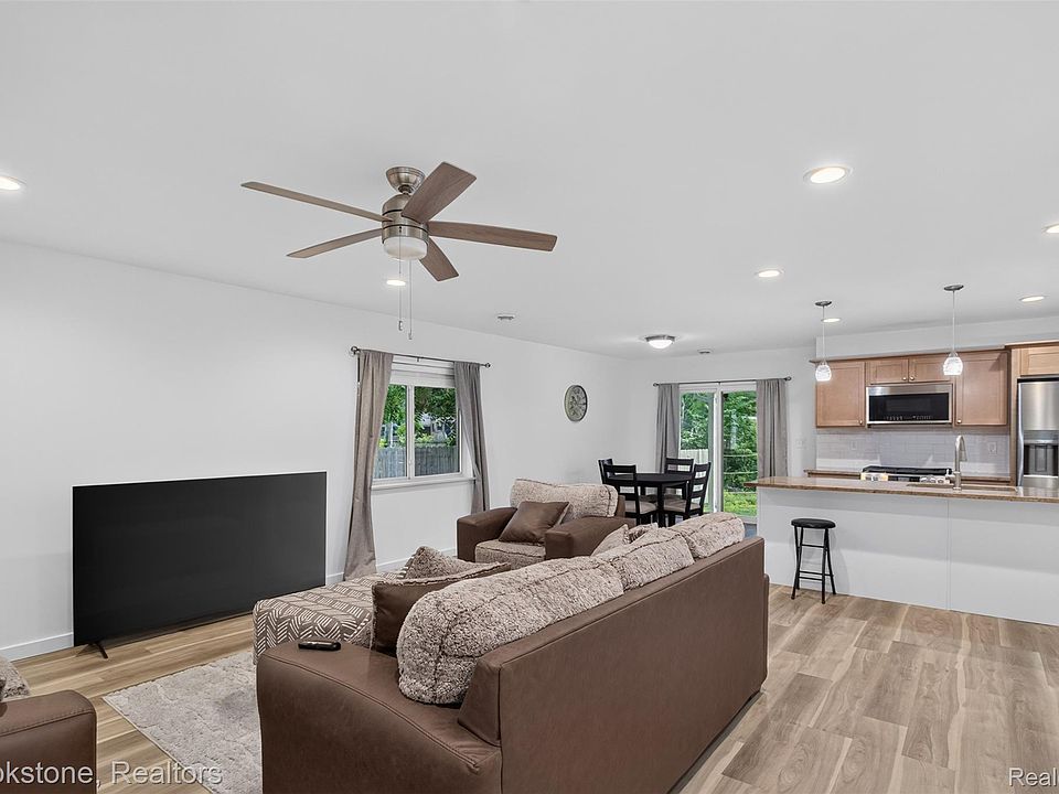 49050 Fuller Rd, photo 2