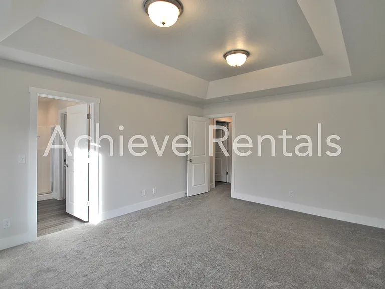 368 E 2075 N — Photo 9