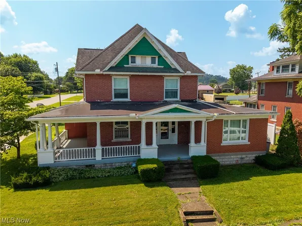 601 W 3rd St, Williamstown, WV 26187