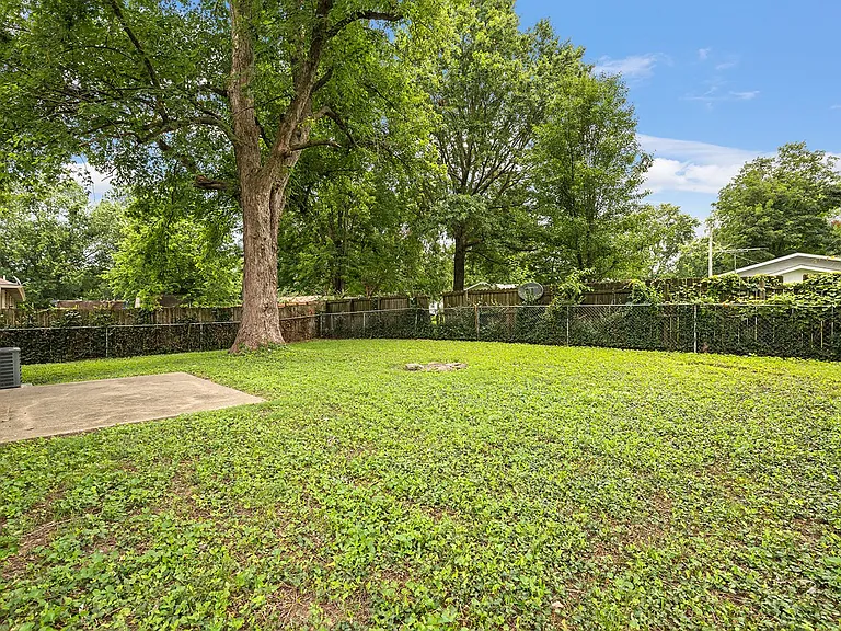 418 W Olive St — Photo 25