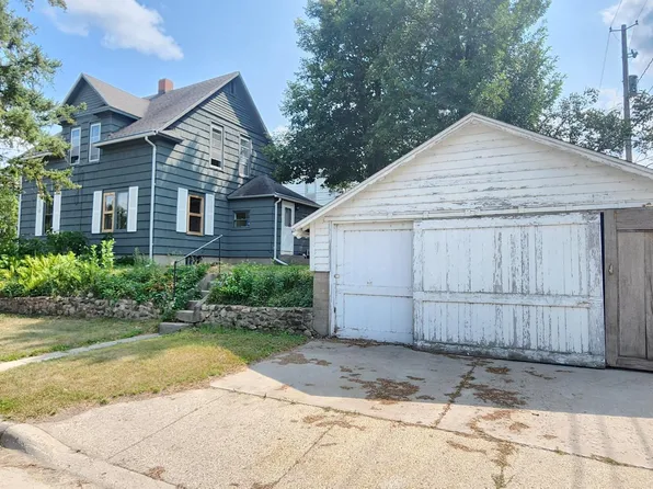 437 7th St NE, Staples, MN 56479