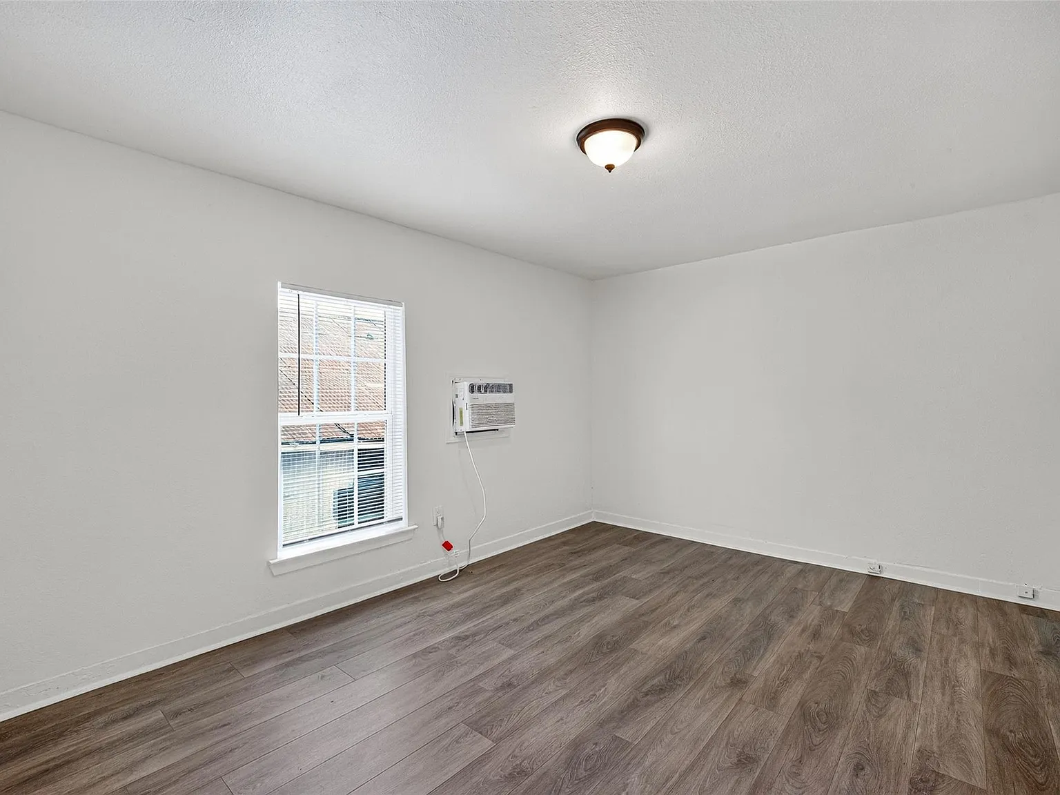 1 bed, 1.0 bath, 506 sqft, $895 — Photo 2