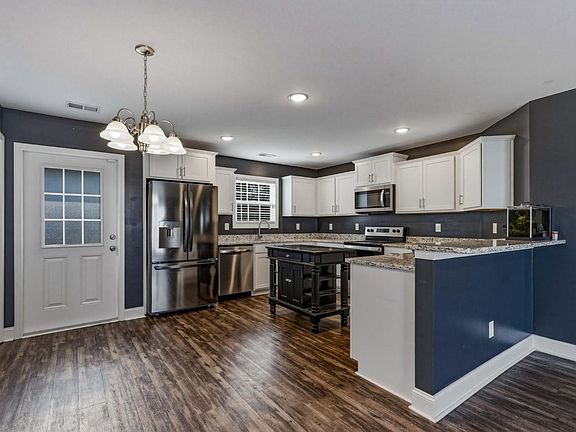 5th image of 1105 Hickory Dr.