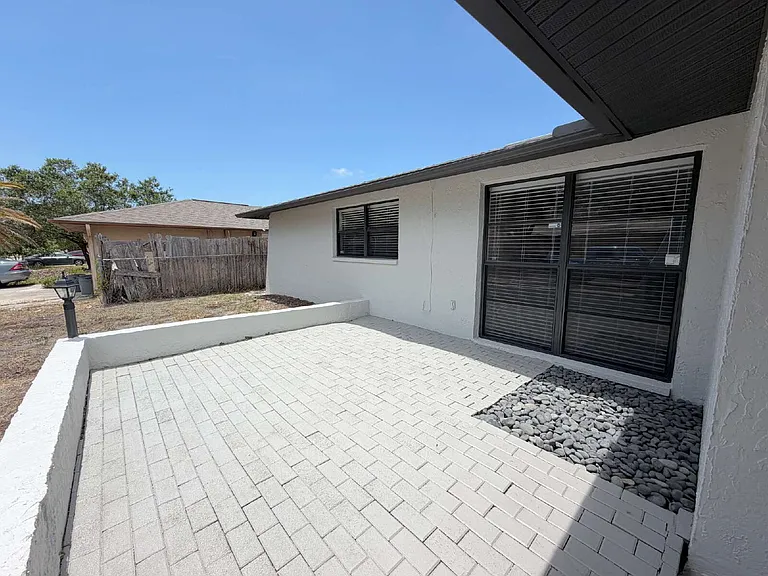 7421 Isle Dr — Photo 2