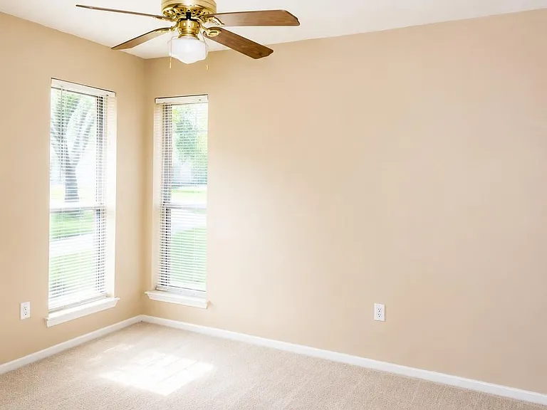6622 Castleview Ln — Photo 4