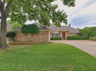925 Kingston Dr, Mansfield, TX 76063