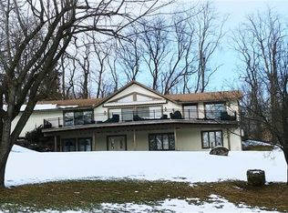 5270 Red Fox Dr, Canandaigua, NY 14424