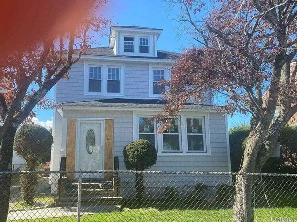 44 Nassau Ave, Glen Cove, NY 11542