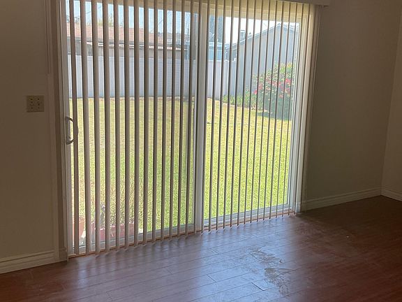 5th image of 702 S Vecino Dr