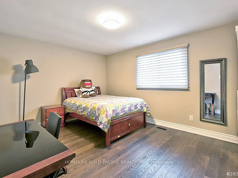 48 Havagal Cres — Photo 23