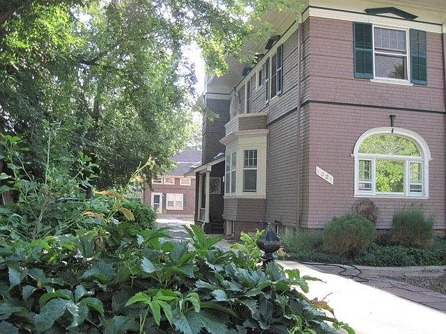 3 bed, 2100 sqft, $2,100 — Photo 2