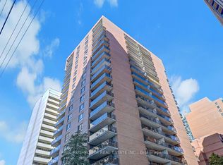 475 Laurier Ave W #1703, Ottawa, ON K1R 7X1