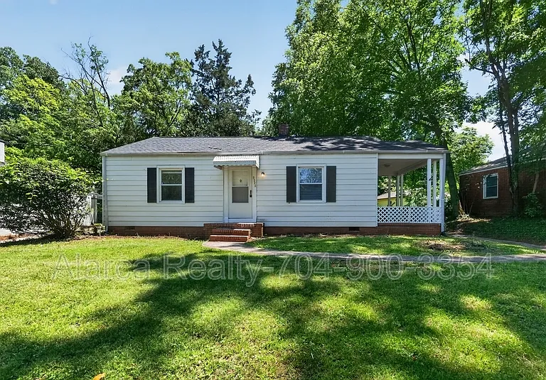 2322 Belfast Dr — Photo 1