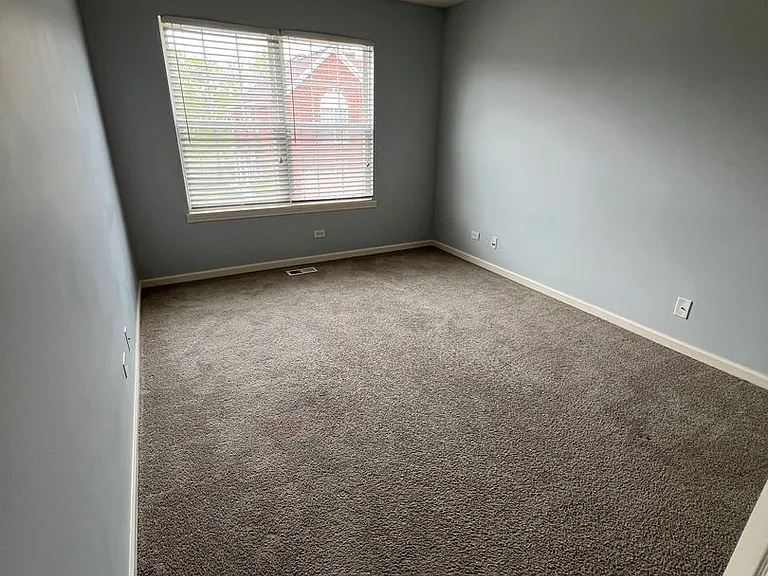 979 Kensington Dr — Photo 13