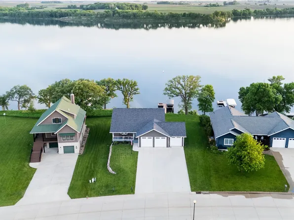 116 W Bay Rd, Lake Park, IA 51347