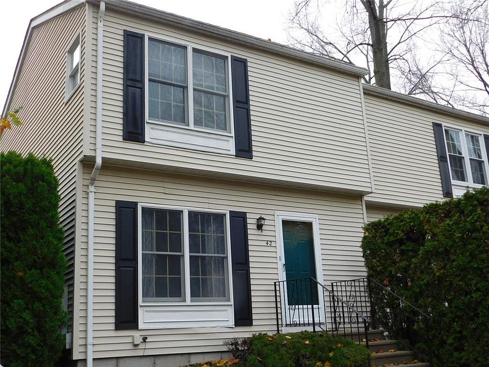 1st image of 42 Wood Hollow Ln