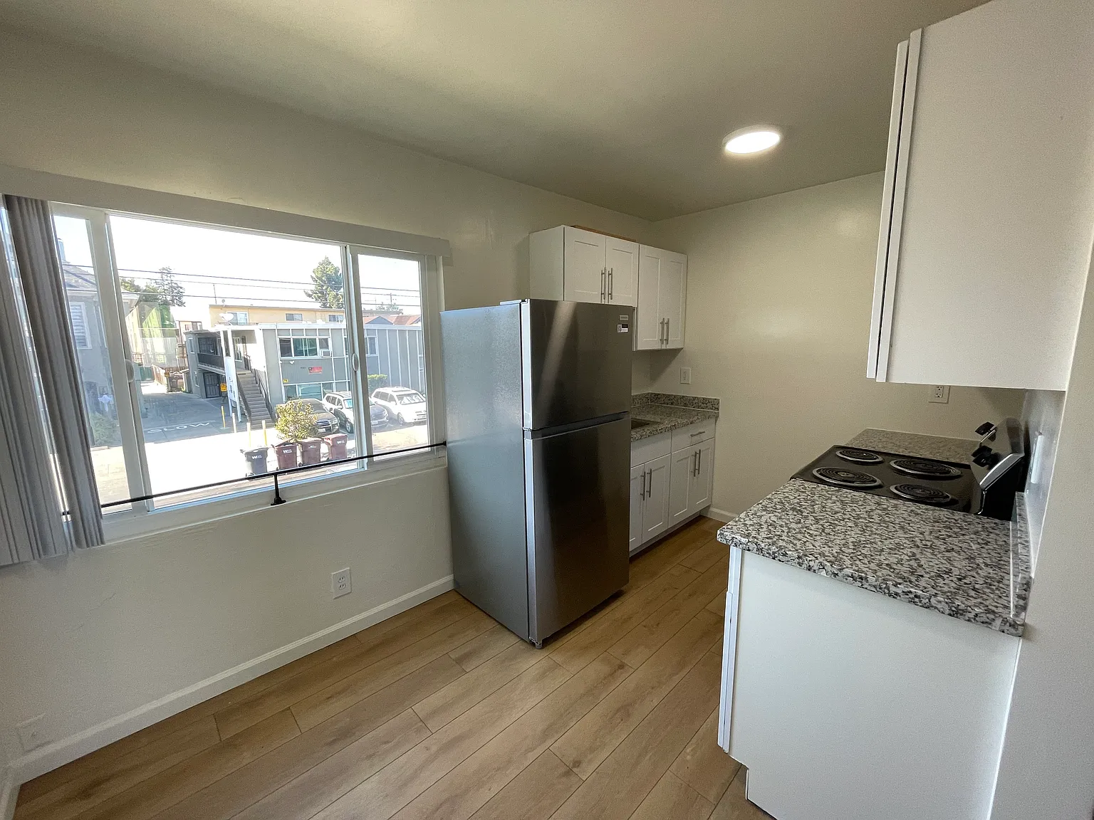 2 bed, 750 sqft, $2,450 — Photo 2