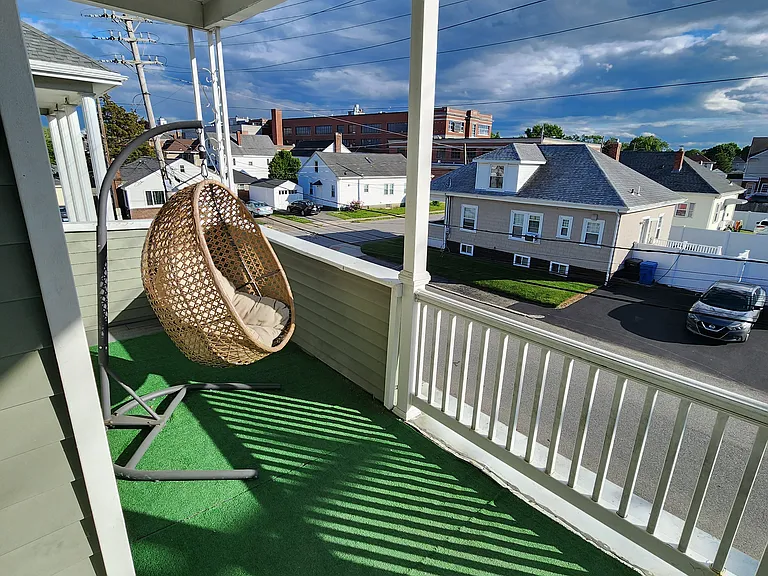 Lambert St — Photo 16