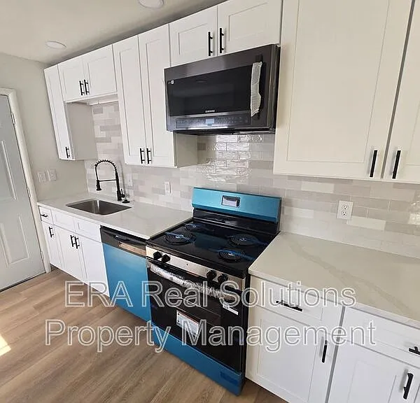 432 Catherine St — Photo 17