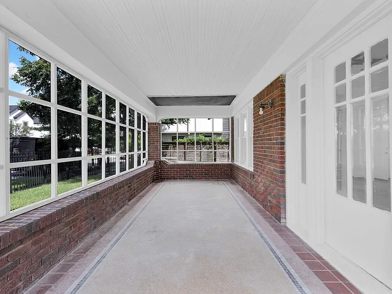 1702 Ruth St — Photo 3