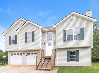 4669 Turning Leaf Dr, Gillsville, GA