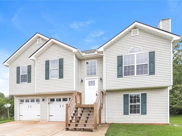 4669 Turning Leaf Dr, Gillsville, GA 30543