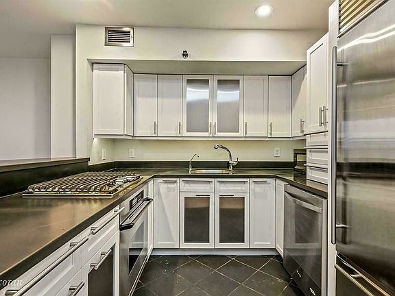 3rd image of 130 Barrow St APT 516