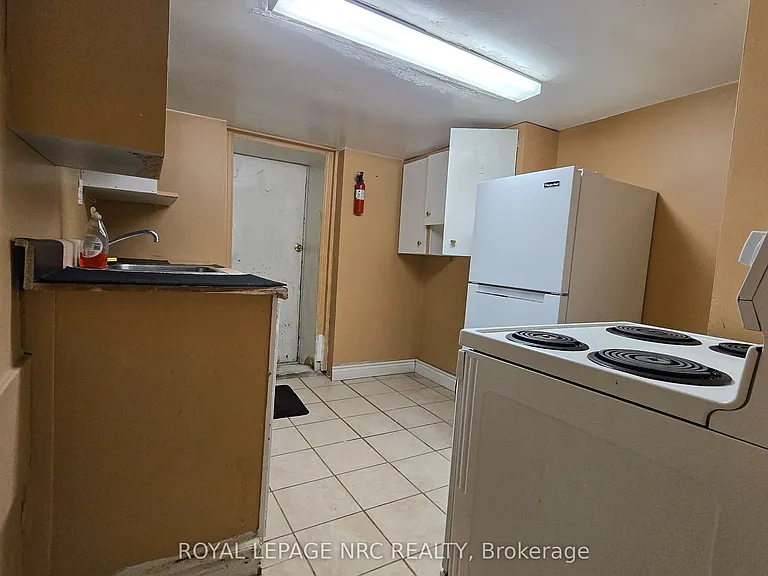 4425 Hiram St — Photo 36