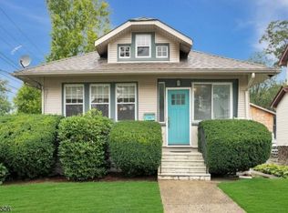 118 Chestnut St, Rochelle Park, NJ 07662