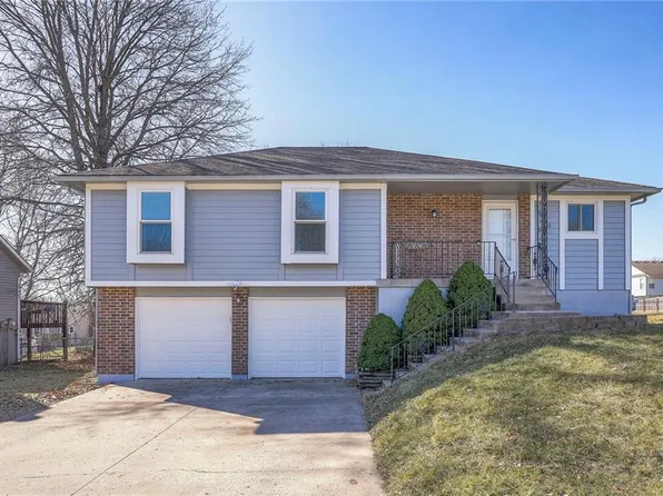 605 Valleyview Dr, Raymore, MO 64083