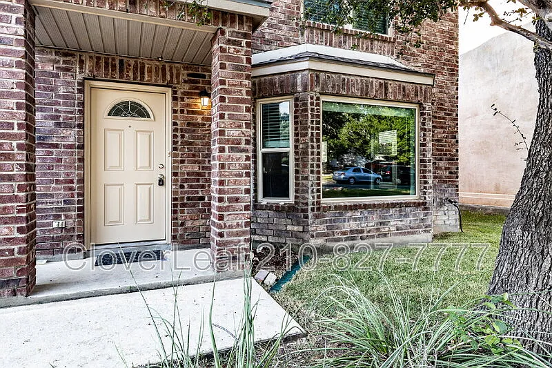 4 bed, 2.0 bath, 2414 sqft, $2,497 — Photo 4