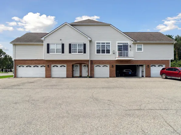 636 Olde English Cir, Howell, MI 48855