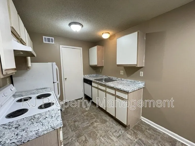 3566 Bristerwood Dr — Photo 5