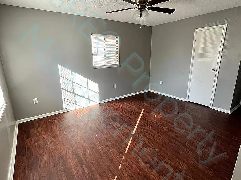 2114 Broadview Ave — Photo 8