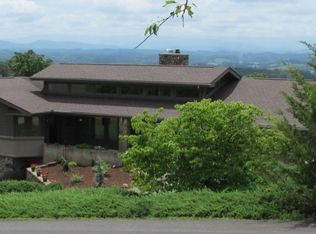 981 Hilltop Ln, Kodak, TN 37764
