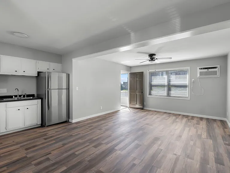 136 S Lorimier St #1 — Photo 2