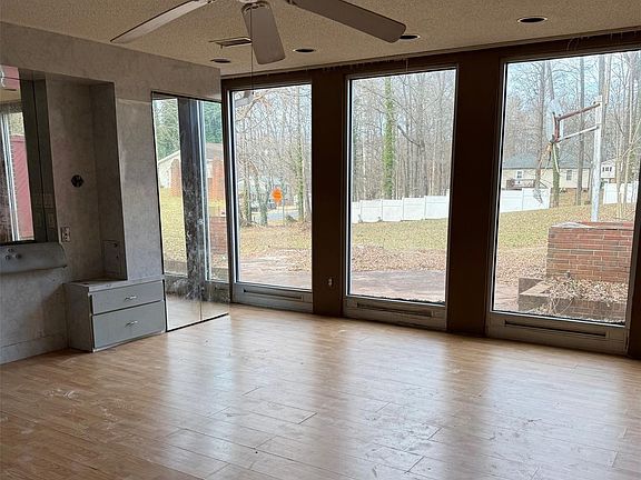 5th image of 620 Mount Hope Church Rd