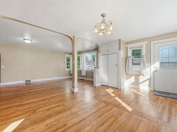4th image of 317 W 16th St