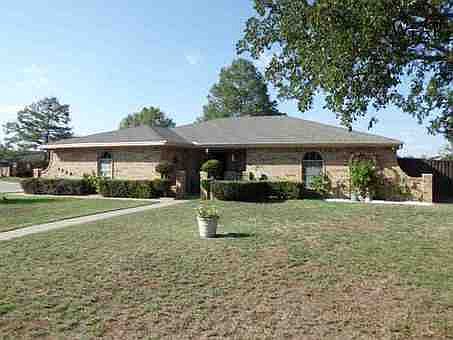 1st image of 1726 Meadowcliff Dr