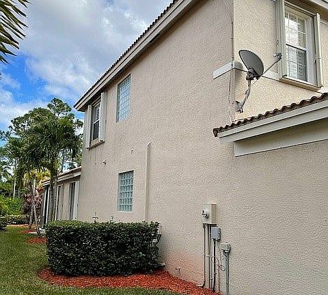 2nd image of 6800 SE Twin Oaks Cir
