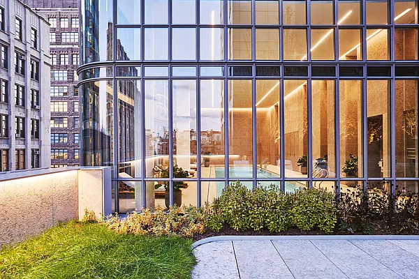 Rented by SERHANT. | media 9