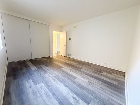 5th image of 14403 Addison St APT 4