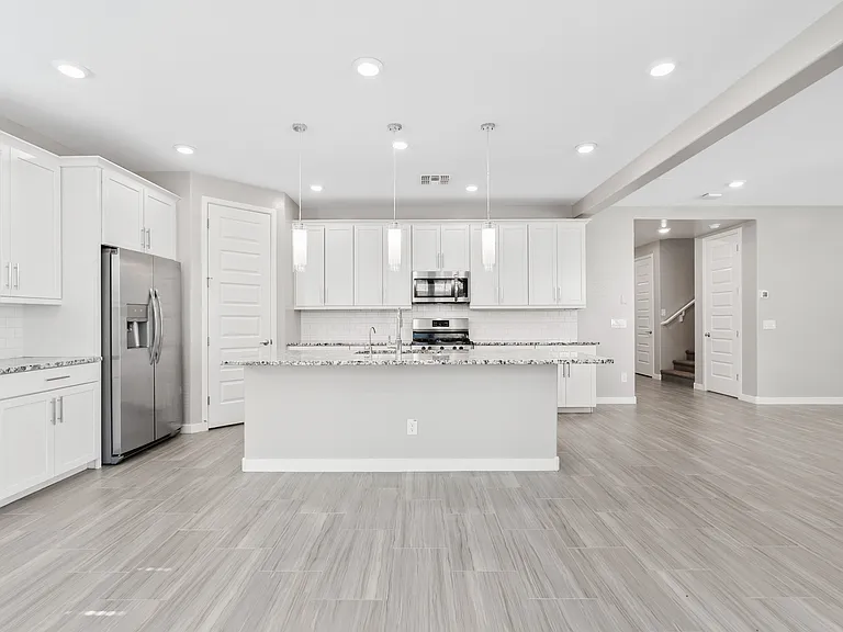 1154 E Thompson Way — Photo 5