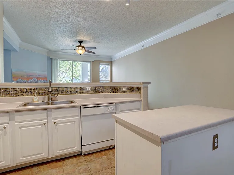 1849 Spaulding Cir — Photo 6