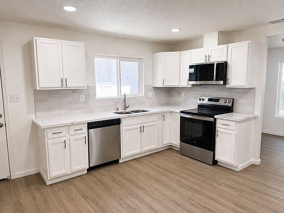 5th image of 1021 E Cortland Ave