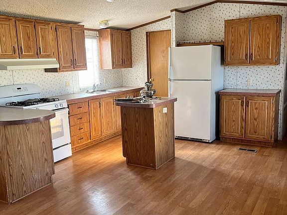2nd image of 910 Juan Diego Ave #1