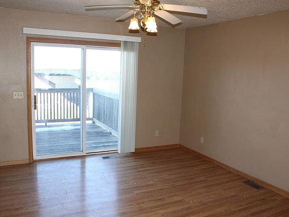 5th image of 905 River Dr