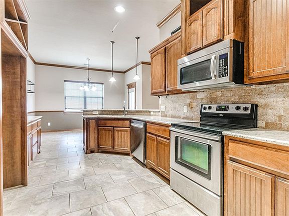 3rd image of 641 SW 28th St