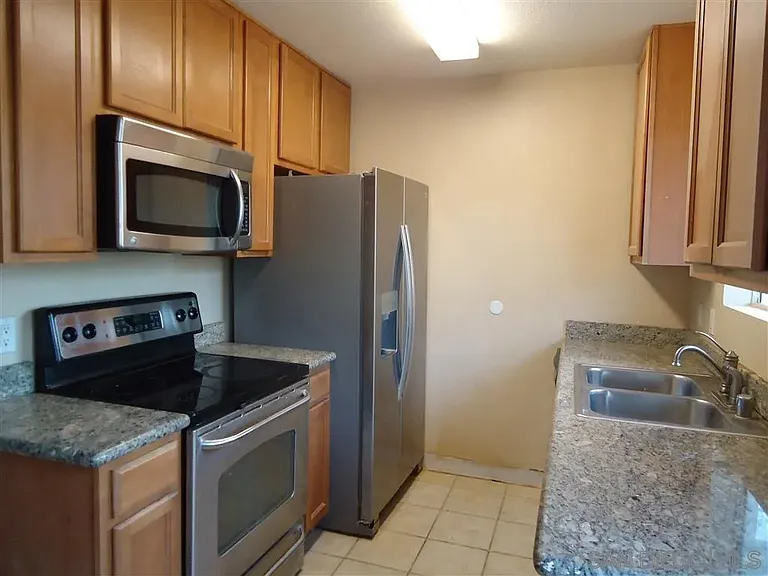 9210 Kenwood Dr #F — Photo 2