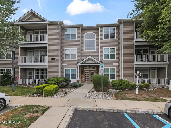 667 St Andrews Place, Manalapan, NJ 07726